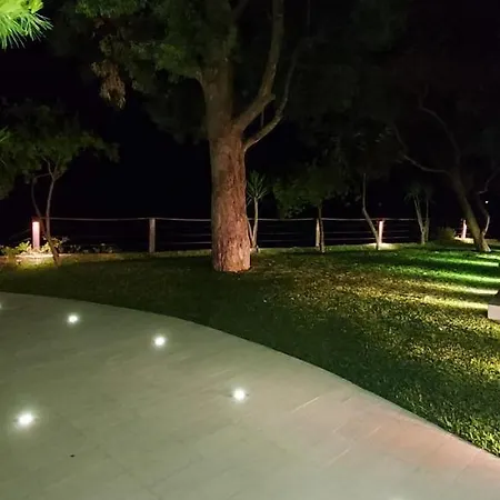 Апартаменты Tzeni *